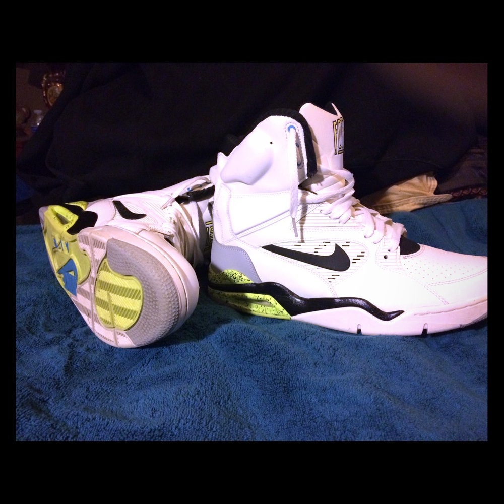 Nike Air Command Force (retro)